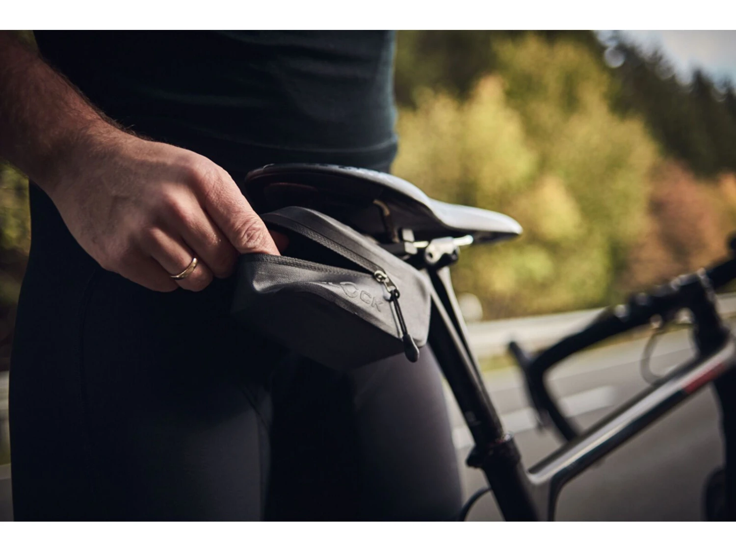 Fidlock Push Saddle Bag 400 + Saddle Base, Black 3 Fidlock Push Saddle Bag 400 + Saddle Base, Black – Bild 3