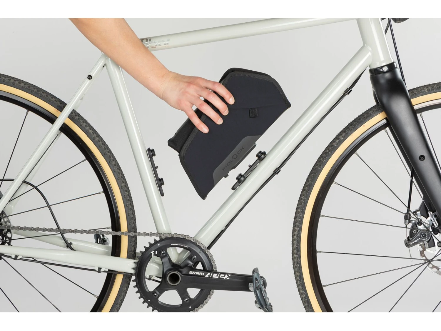 Fidlock Twist Essential Bag L + Bike Base, Black/green 5 Fidlock Twist Essential Bag L + Bike Base, Black/green – Bild 5